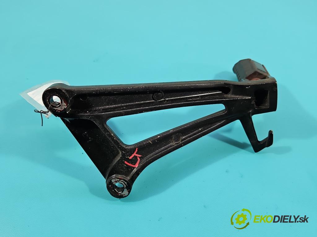 Motocykl HONDA CBR 125R 0.1b 14KM manual 10 kW 125 cm3 2- Upevnenie: