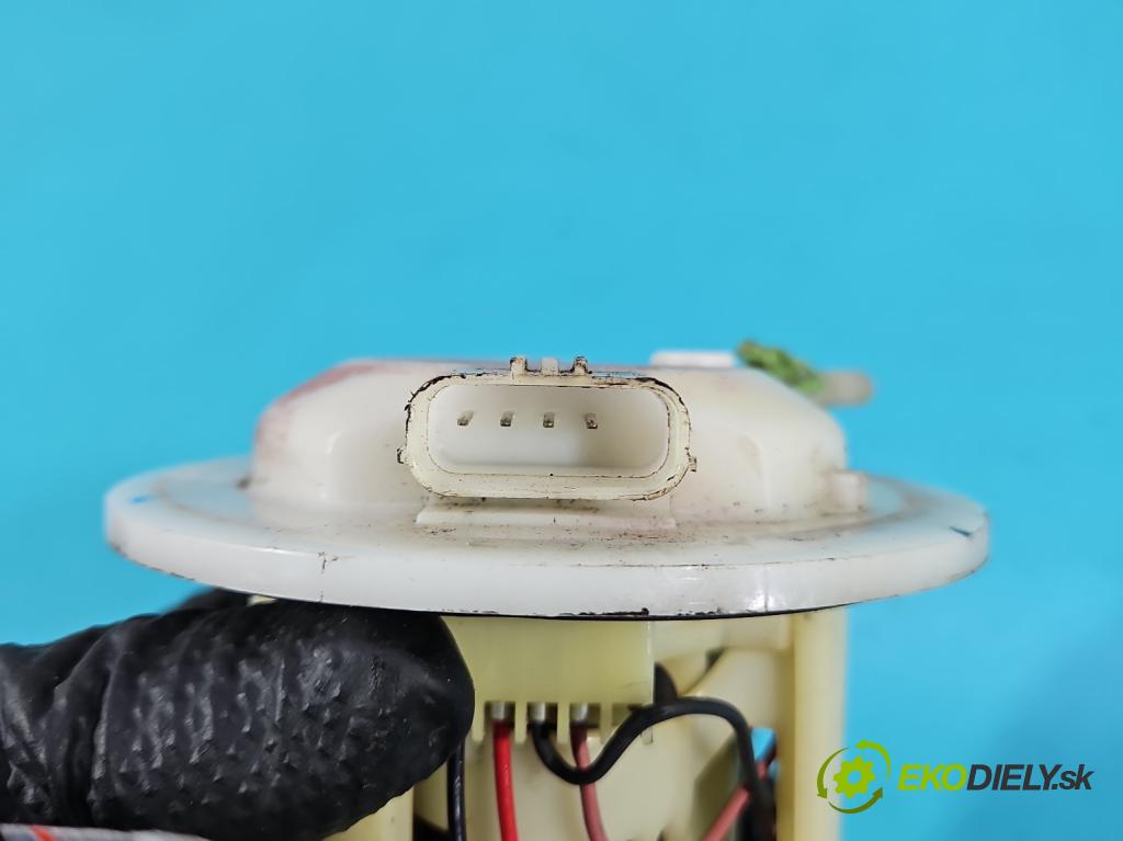 Motocykl HONDA CBR 125R 0.1b 14KM manual 10 kW 125 cm3 2- čerpadlo palivo