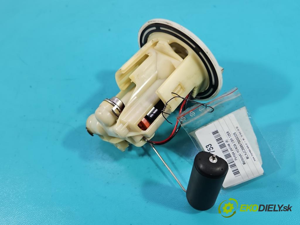 Motocykl HONDA CBR 125R 0.1b 14KM manual 10 kW 125 cm3 2- čerpadlo palivo