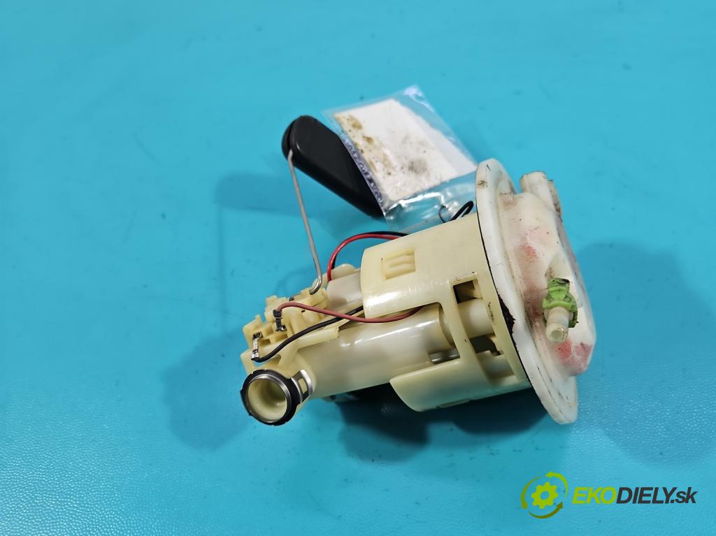 Motocykl HONDA CBR 125R 0.1b 14KM manual 10 kW 125 cm3 2- čerpadlo palivo