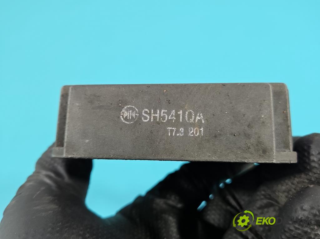 Motocykl HONDA CBR 125R 0.1b 14KM manual 10 kW 125 cm3 2- riadiaca jednotka ostatné SH541QA