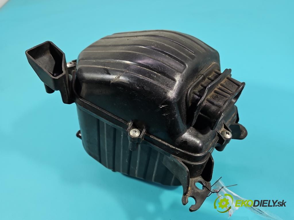 Motocykl HONDA CBR 125R 0.1b 14KM manual 10 kW 125 cm3 2- obal filtra vzduchu  (Obal vzduchového filtra)