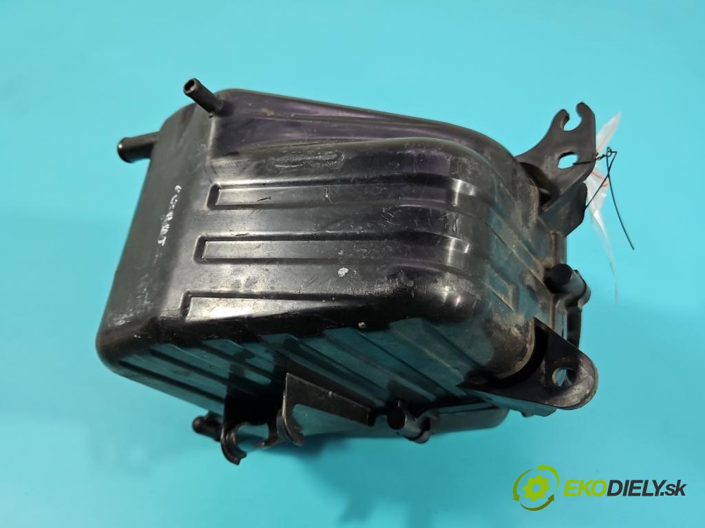 Motocykl HONDA CBR 125R 0.1b 14KM manual 10 kW 125 cm3 2- obal filtra vzduchu  (Obal vzduchového filtra)