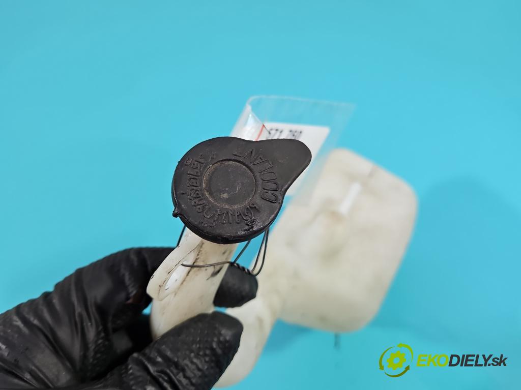 Motocykl HONDA CBR 125R 0.1b 14KM manual 10 kW 125 cm3 2- Nádrž: kompenzačné: