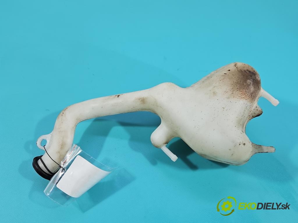 Motocykl HONDA CBR 125R 0.1b 14KM manual 10 kW 125 cm3 2- Nádrž: kompenzačné: