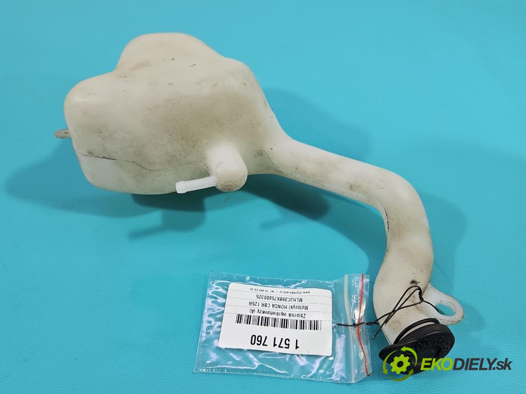 Motocykl HONDA CBR 125R 0.1b 14KM manual 10 kW 125 cm3 2- Nádrž: kompenzačné: 