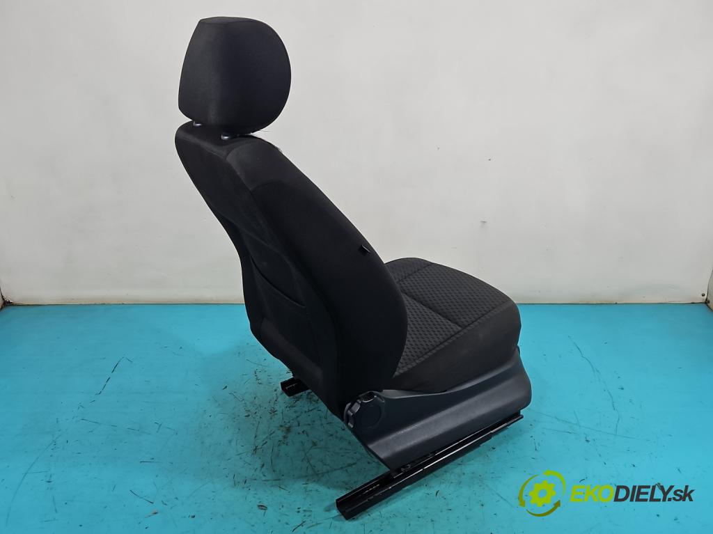 Skoda Fabia II 2007-2014 1.6 tdi 105 HP manual 77 kW 1598 cm3 5- Sedačka pravý  (Sedadlo)