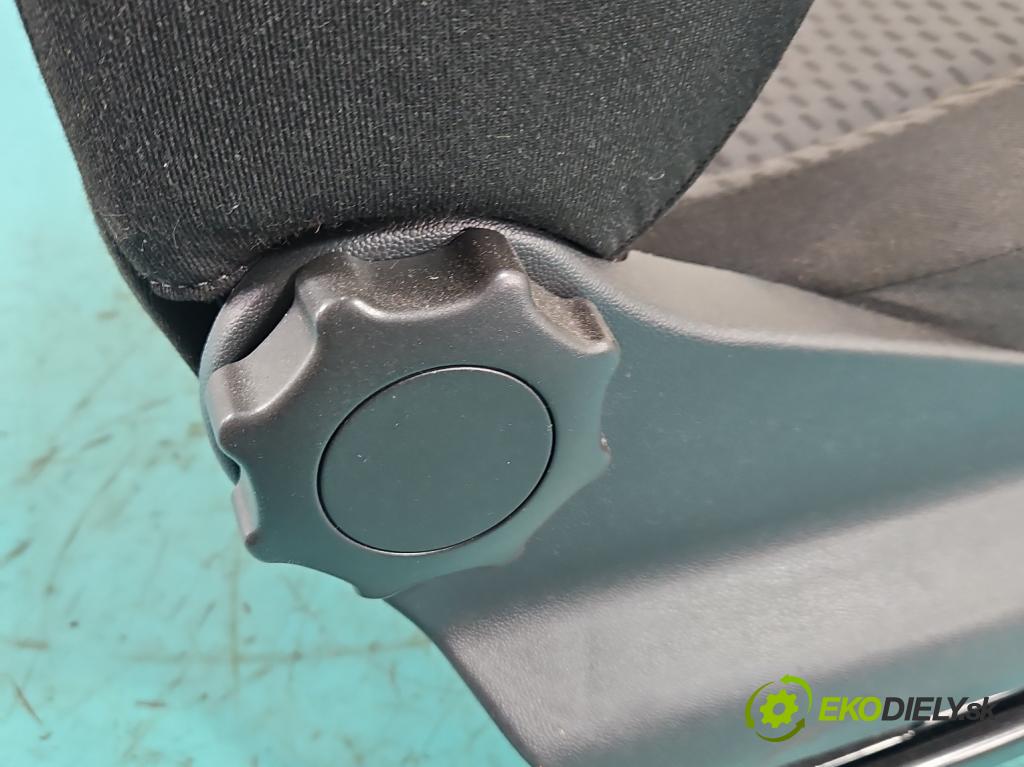 Skoda Fabia II 2007-2014 1.6 tdi 105 HP manual 77 kW 1598 cm3 5- Sedačka pravý  (Sedadlo)