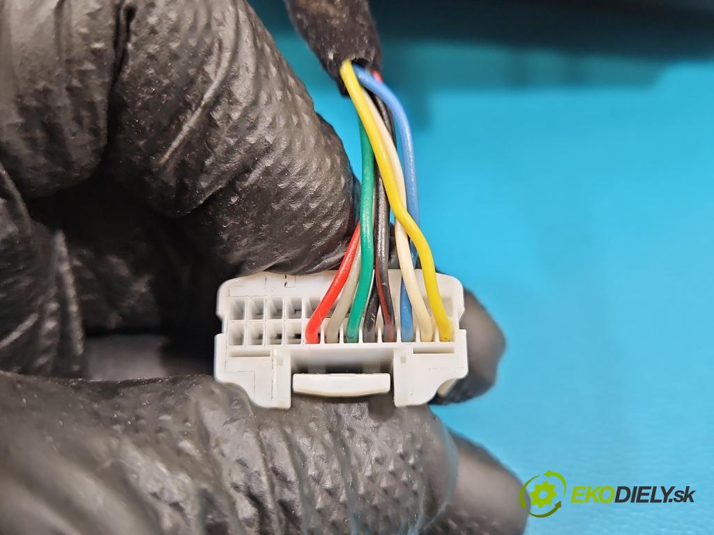 Kia Optima IV 2015-2020 1.6 T-GDI 180 hp automatic 132.4 kW 1591 cm3 4- zpětné zrcátko levé  (Klika dveří ostatní)