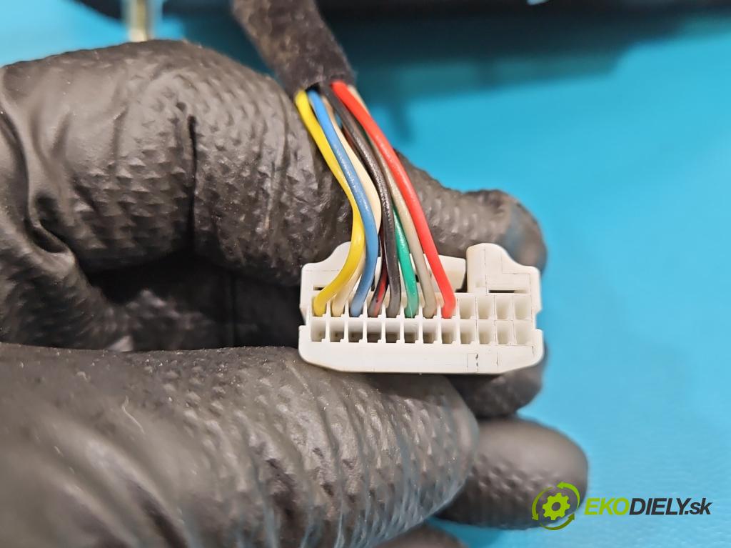 Kia Optima IV 2015-2020 1.6 T-GDI 180 hp automatic 132.4 kW 1591 cm3 4- zpětné zrcátko levé  (Klika dveří ostatní)