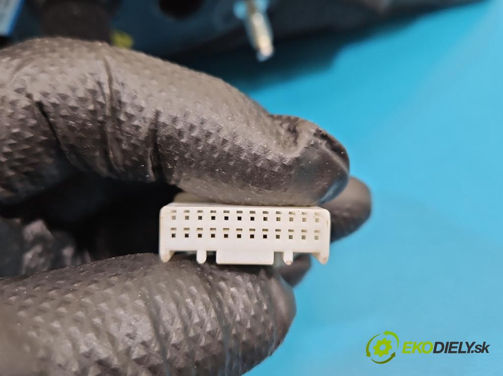 Kia Optima IV 2015-2020 1.6 T-GDI 180 hp automatic 132.4 kW 1591 cm3 4- zpětné zrcátko levé  (Klika dveří ostatní)