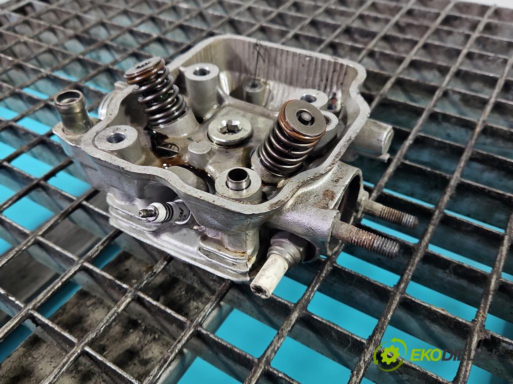 Motocykl HONDA CBR 125R 0.1b 14KM manual 10 kW 125 cm3 2- hlava motoru 