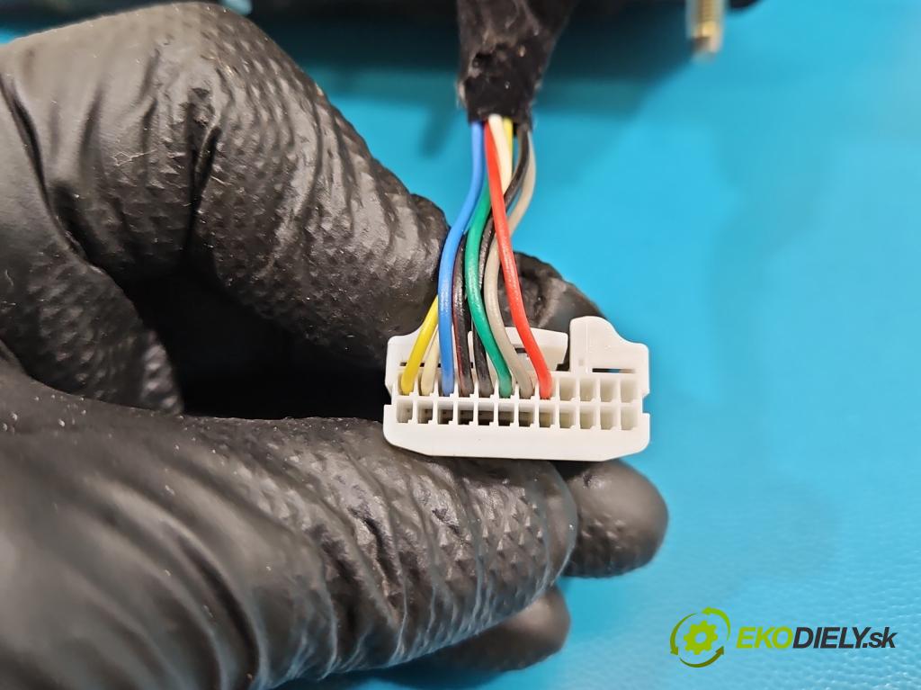 Kia Optima IV 2015-2020 1.6 T-GDI: 180 HP automatic 132.4 kW 1591 cm3 4- zrkadlo pravé  (Kľučka dverí ostatné)