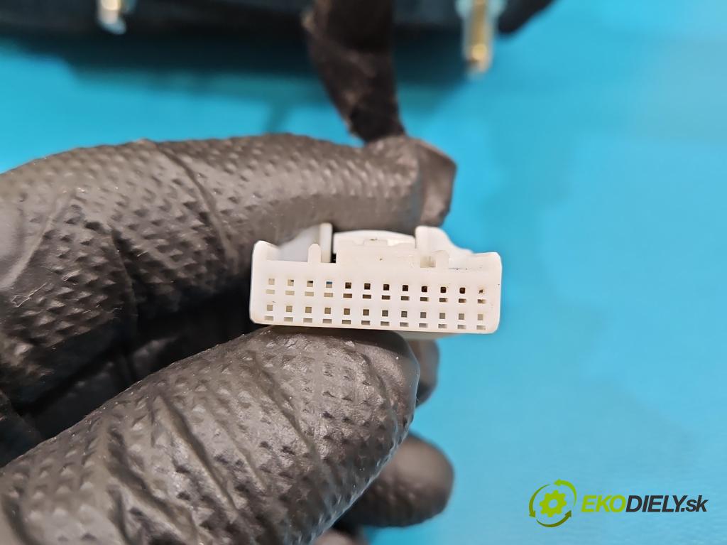 Kia Optima IV 2015-2020 1.6 T-GDI: 180 HP automatic 132.4 kW 1591 cm3 4- zrkadlo pravé  (Kľučka dverí ostatné)