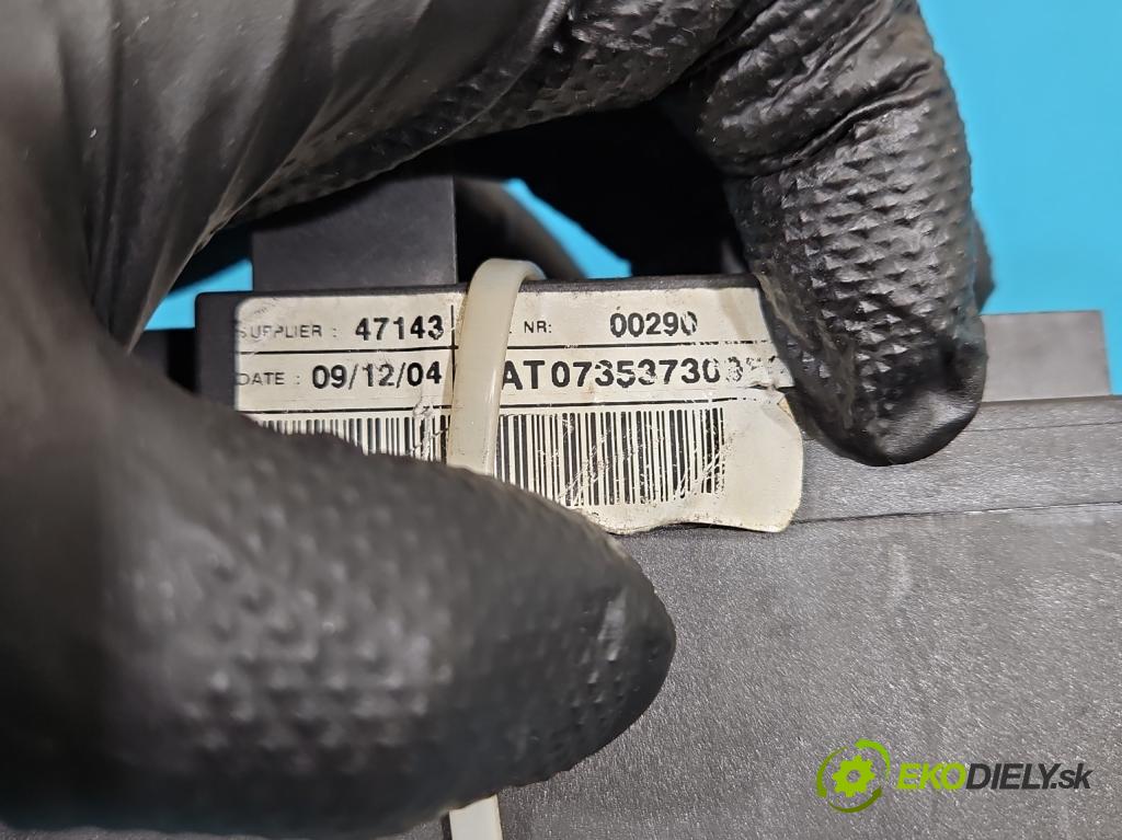 Lancia Ypsilon II 2003-2011 1.2 16V 80 hp manual 59 kW 1242 cm3 3- Přepínač sdružený  (Páčky pod volantem)