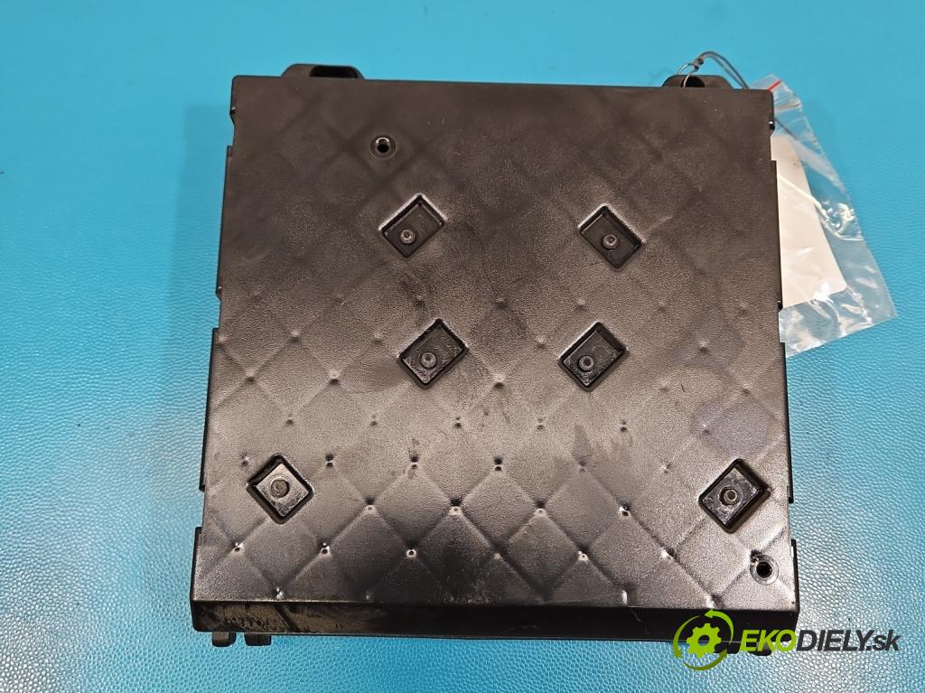 Skoda Fabia II 2007-2014 1.6 tdi CAYA 105 HP manual 77 kW 1598 cm3 5- riadiaca jednotka komfortu 6R7937087R