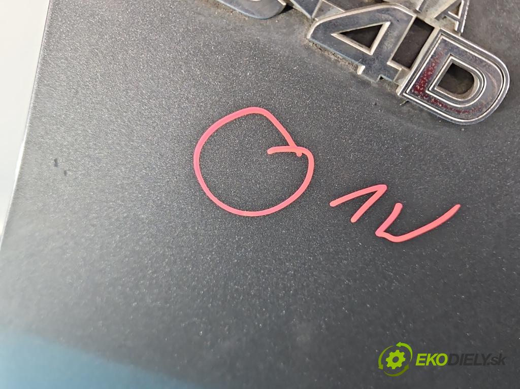 Toyota Corolla E12 2001-2009 2.0 D4D 90 HP manual 66 kW 1995 cm3 5- blatník predné pravý  (Kľučka dverí ostatné)