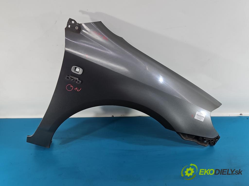 Toyota Corolla E12 2001-2009 2.0 D4D 90 HP manual 66 kW 1995 cm3 5- blatník predné pravý  (Kľučka dverí ostatné)