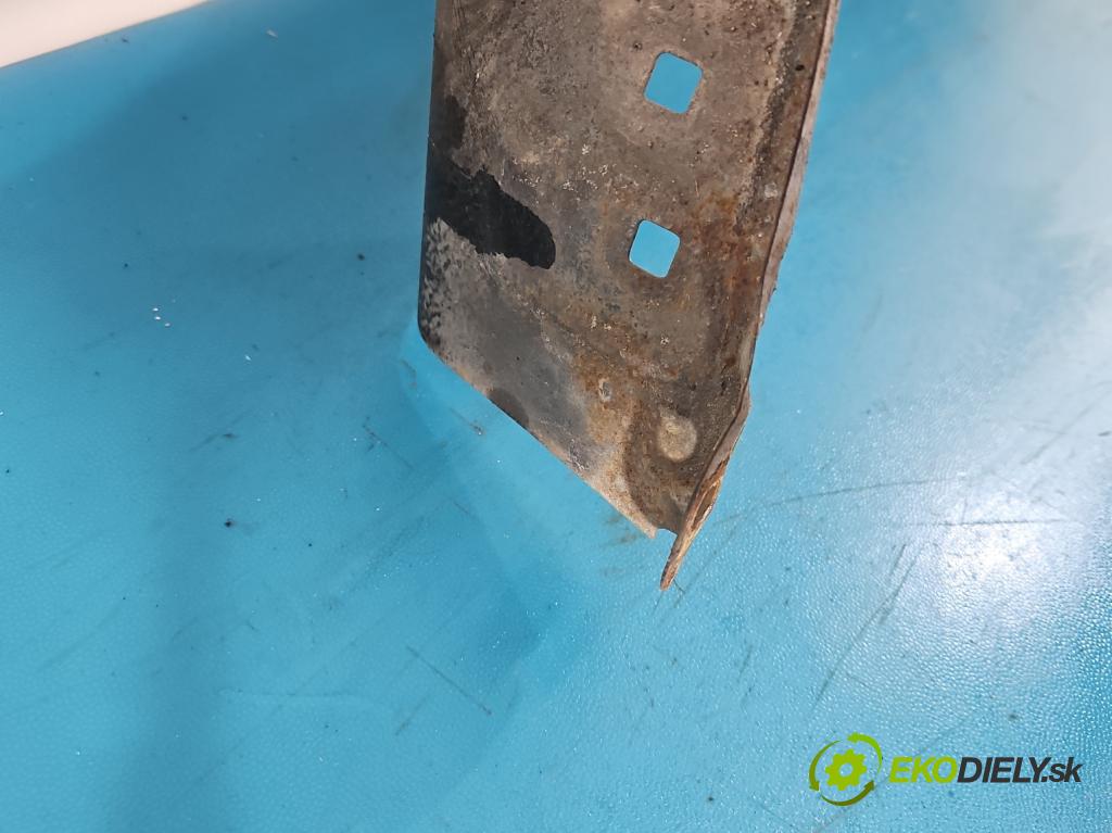 Toyota Corolla E12 2001-2009 2.0 D4D 90 HP manual 66 kW 1995 cm3 5- blatník predné pravý  (Kľučka dverí ostatné)