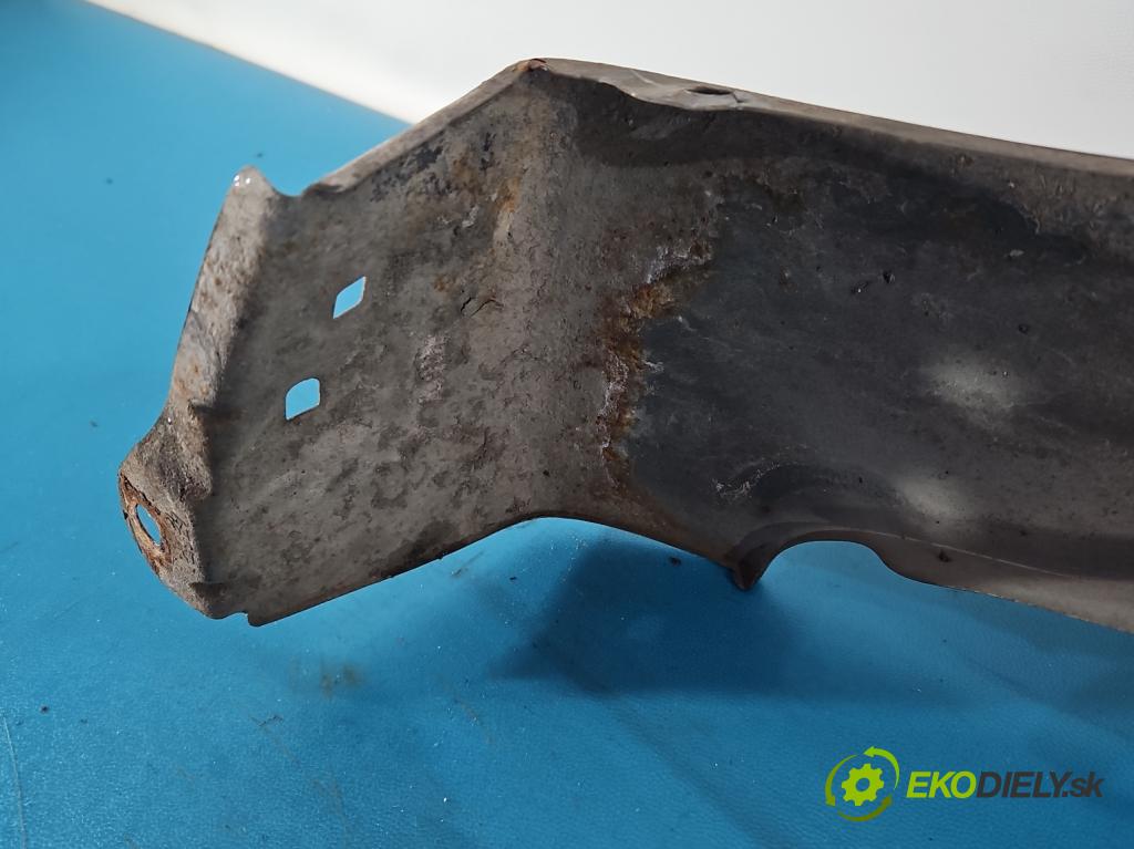 Toyota Corolla E12 2001-2009 2.0 D4D 90 HP manual 66 kW 1995 cm3 5- blatník predné pravý  (Kľučka dverí ostatné)