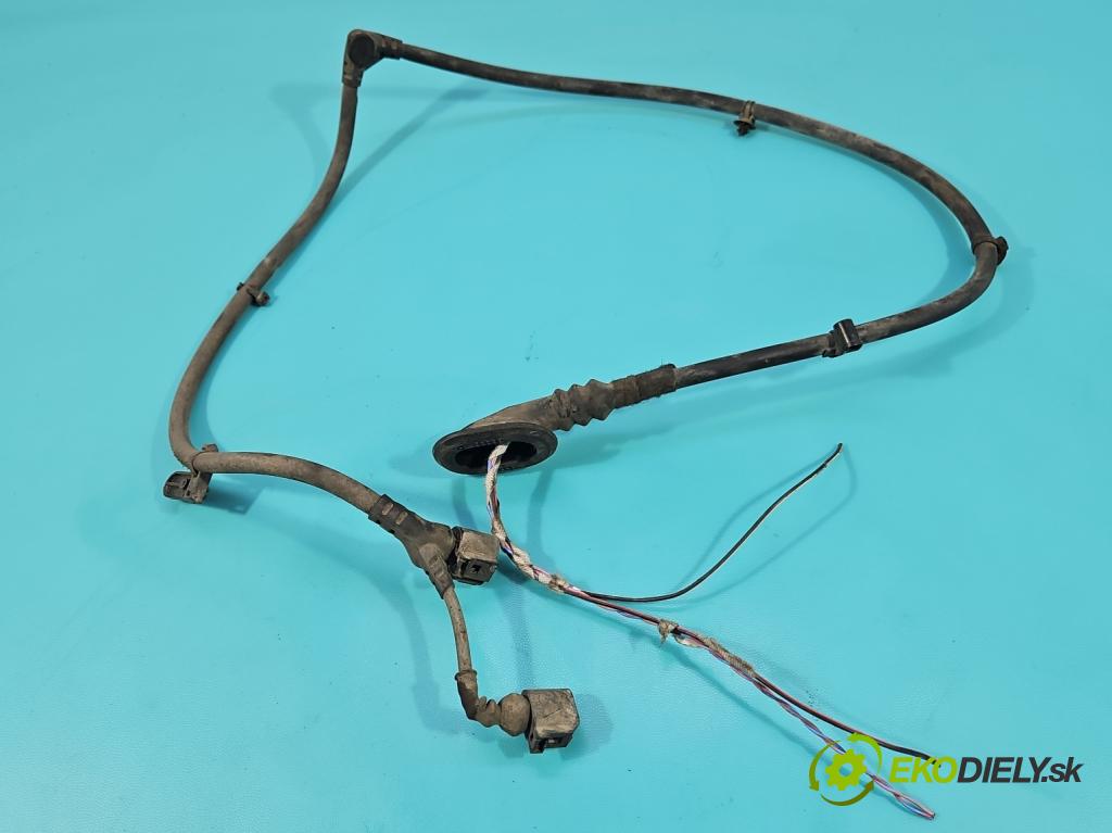 Vw Passat B8 2014 - 2.0 tdi 150 HP automatic 110 kW 1968 cm3 5- Zväzok: ostatné 5Q0711487A