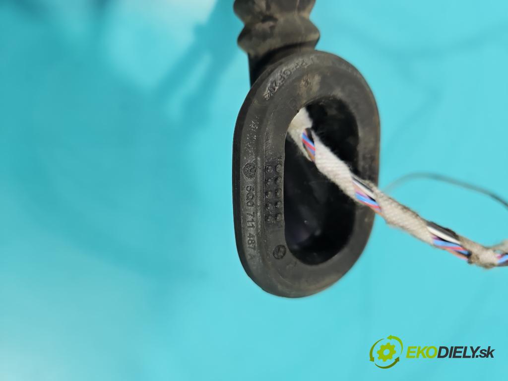 Vw Passat B8 2014 - 2.0 tdi 150 HP automatic 110 kW 1968 cm3 5- Zväzok: ostatné 5Q0711487A