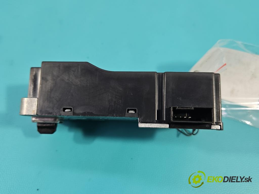 Vw Passat B8 2014 - 2.0 tdi 150 HP automatic 110 kW 1968 cm3 5- Blokáda: řízení: 3Q0905861 (Riadenie ostatné)