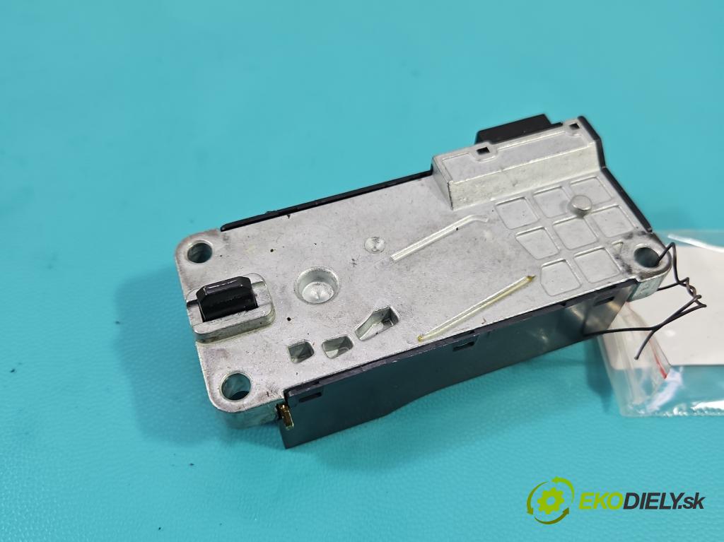 Vw Passat B8 2014 - 2.0 tdi 150 HP automatic 110 kW 1968 cm3 5- Blokáda: řízení: 3Q0905861 (Riadenie ostatné)