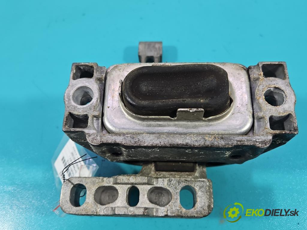 Vw Passat B8 2014 - 2.0 tdi 150 HP automatic 110 kW 1968 cm3 5- airbag motora 3Q0199262J (Držiak motora)