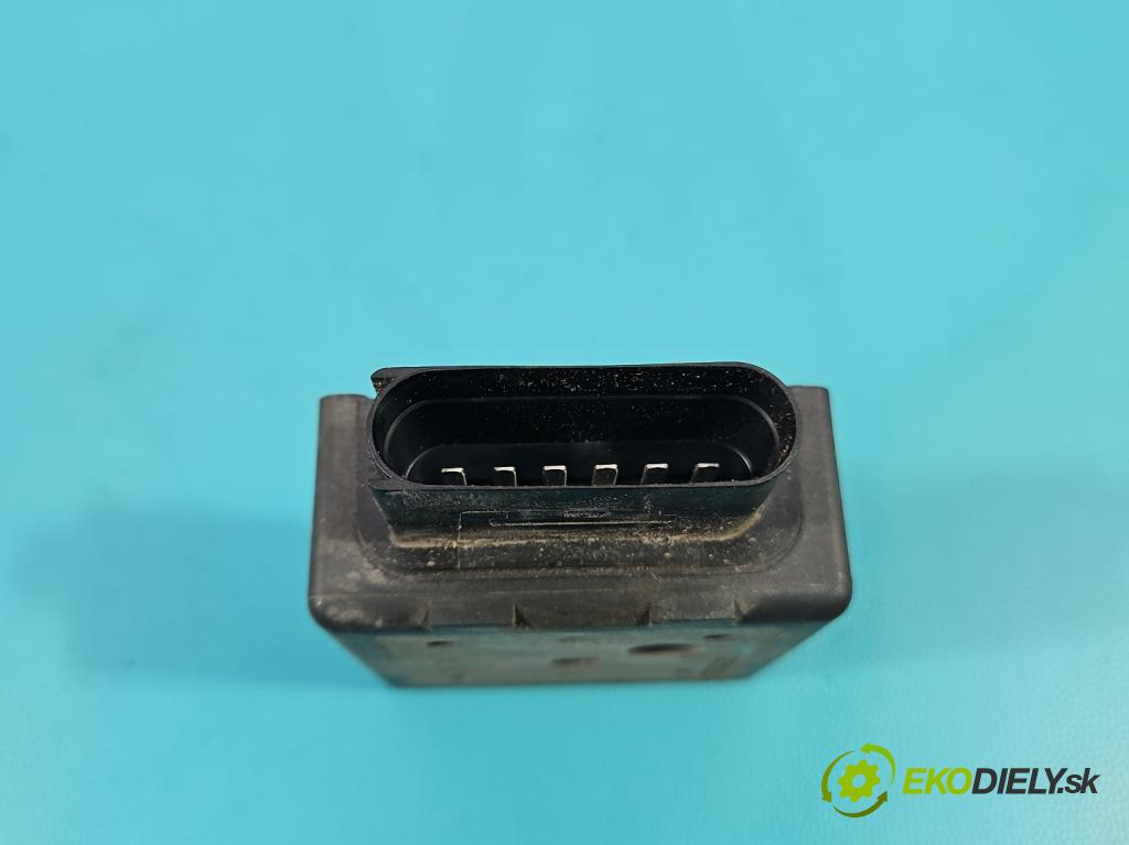 Vw Passat B8 2014 - 2.0 tdi 150 HP automatic 110 kW 1968 cm3 5- riadiaca jednotka ostatné 5Q0906121F