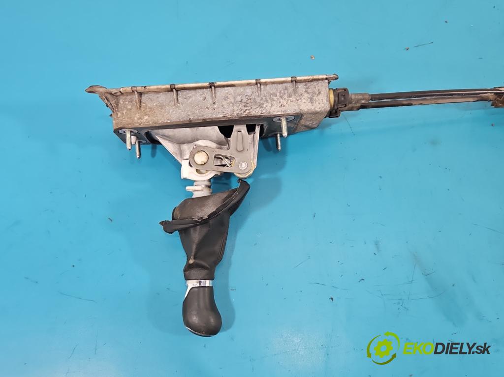 Skoda Fabia II 2007-2014 1.6 tdi CAYA 105 HP manual 77 kW 1598 cm3 5- Páka: Změny: stupeň,rýchlosť  (Rýchlostná páka (kulisa))