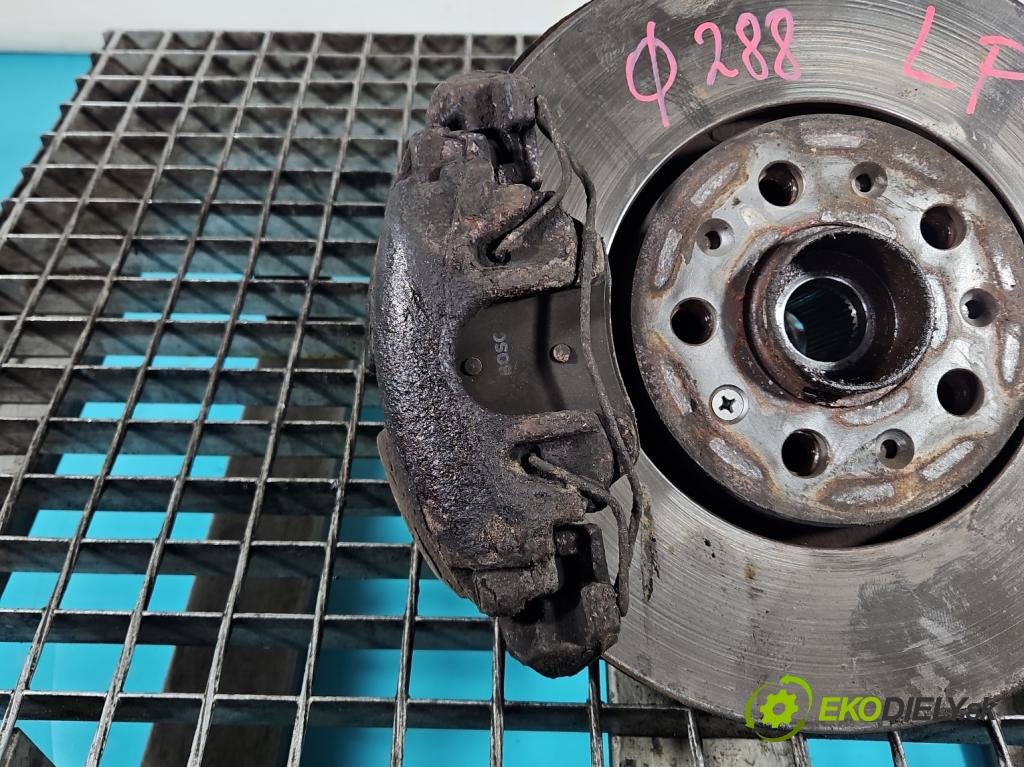 Skoda Fabia II 2007-2014 1.6 tdi CAYA 105 HP manual 77 kW 1598 cm3 5- brzdič predné ľavý  (Kľučka dverí ostatné)