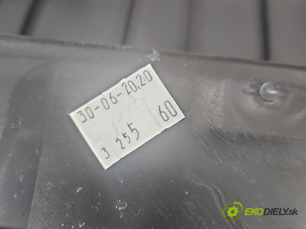 Audi A4 B9 2015-2024 2.0 TDI 190 HP automatic 140 kW 1968 cm3 5- Čalounictví: kufrové dvere 8W9867979