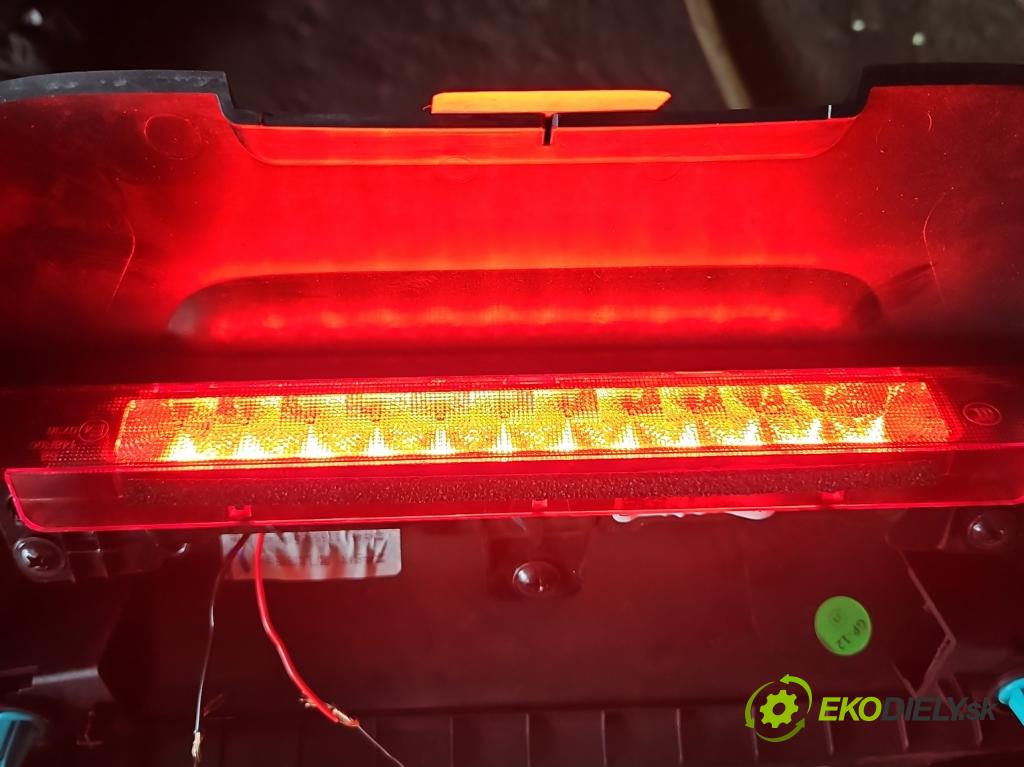 MG MG3  24- 1.5 16V 102 HP automatic 75 kW 1498 cm3 5- světlo: stop: 11484256