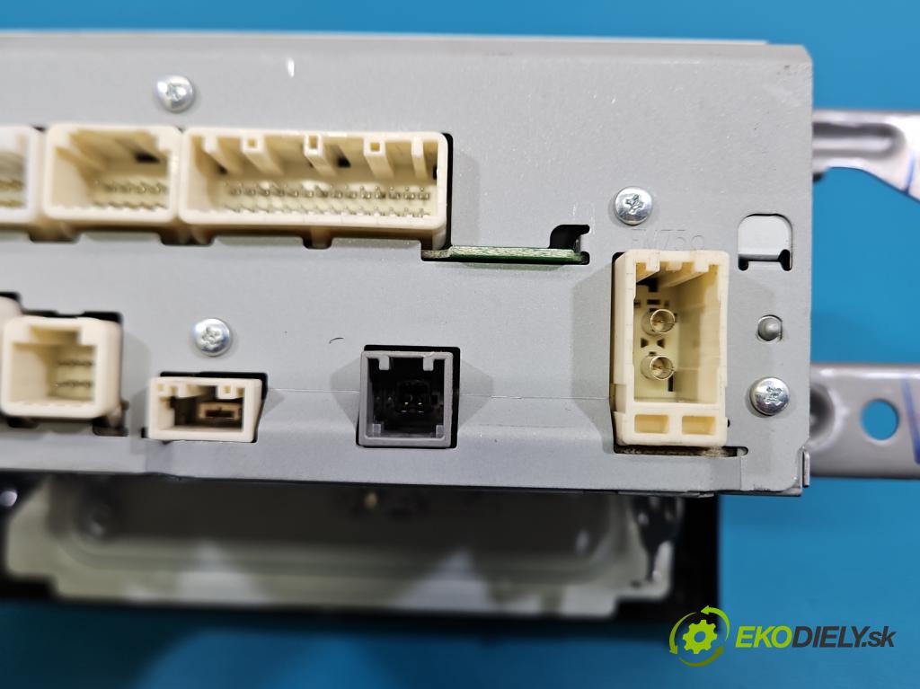 Toyota Auris II 2012-2018 1.6 16V 132  HP manual 97 kW 1598 cm3 5- Radio originál 86140-02360