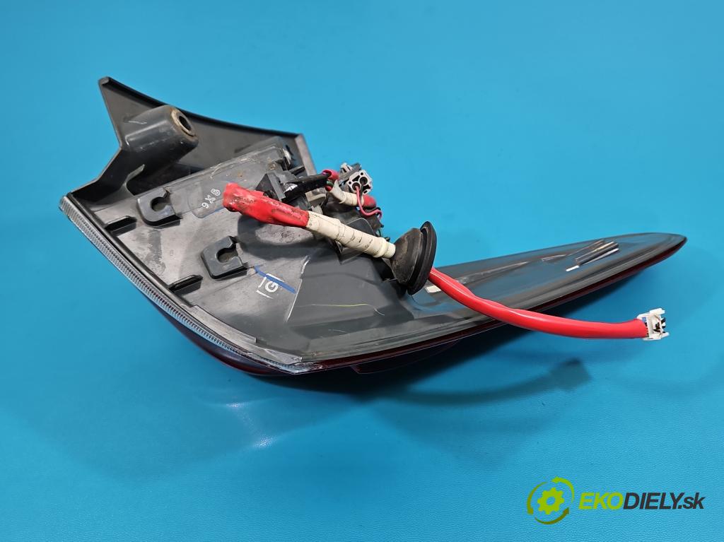 Toyota Auris II 2012-2018 1.6 16V 132  HP manual 97 kW 1598 cm3 5- svetlo / reflektor zadné ľavé 02-353 (Kľučka dverí ostatné)