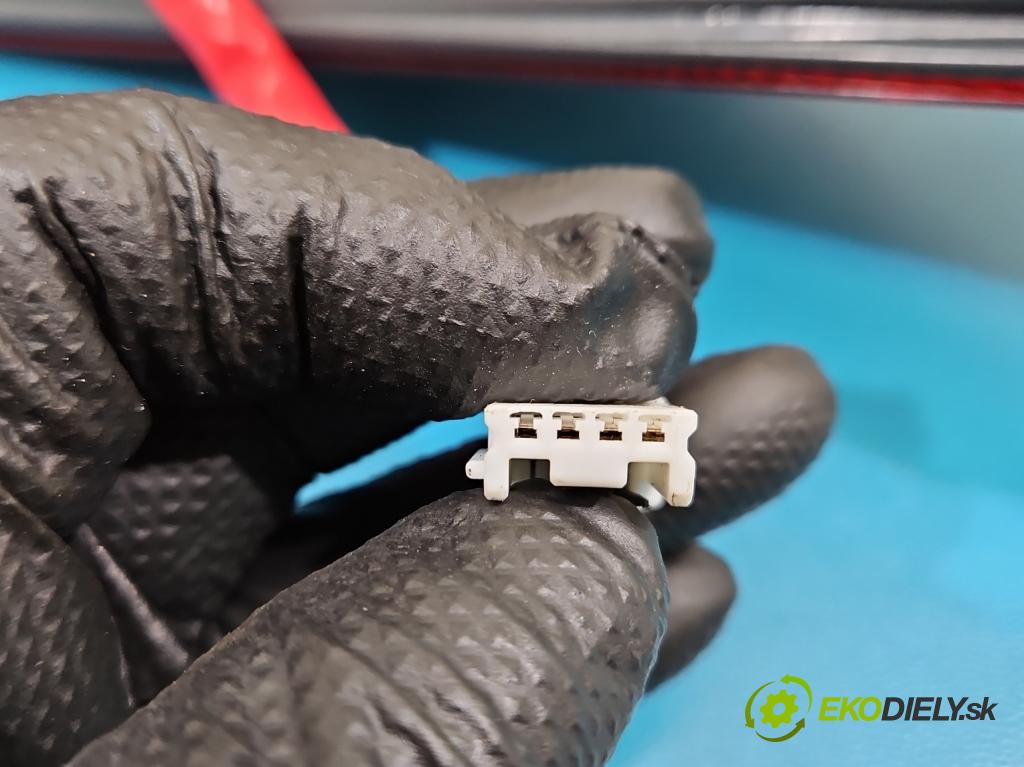 Toyota Auris II 2012-2018 1.6 16V 132  HP manual 97 kW 1598 cm3 5- svetlo / reflektor zadné ľavé 02-353 (Kľučka dverí ostatné)