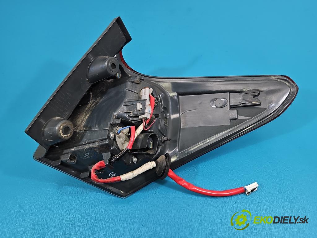 Toyota Auris II 2012-2018 1.6 16V 132  HP manual 97 kW 1598 cm3 5- svetlo / reflektor zadné ľavé 02-353 (Kľučka dverí ostatné)