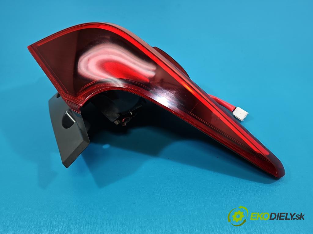 Toyota Auris II 2012-2018 1.6 16V 132  HP manual 97 kW 1598 cm3 5- svetlo / reflektor zadné ľavé 02-353 (Kľučka dverí ostatné)