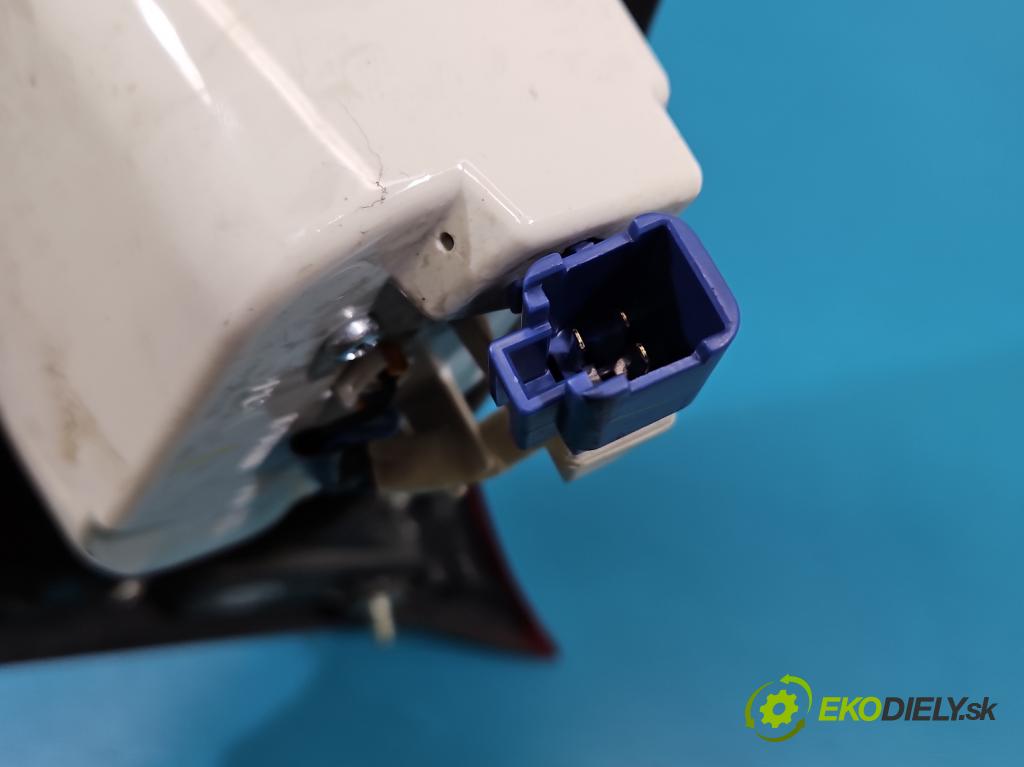 Toyota Auris II 2012-2018 1.6 16V 132  HP manual 97 kW 1598 cm3 5- svetlo / reflektor zadné ľavé 02-354 (Kľučka dverí ostatné)