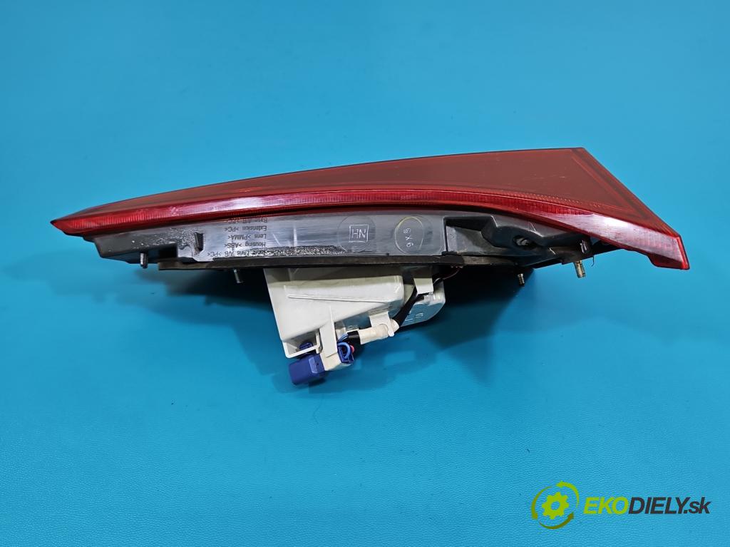 Toyota Auris II 2012-2018 1.6 16V 132  HP manual 97 kW 1598 cm3 5- svetlo / reflektor zadné ľavé 02-354 (Kľučka dverí ostatné)