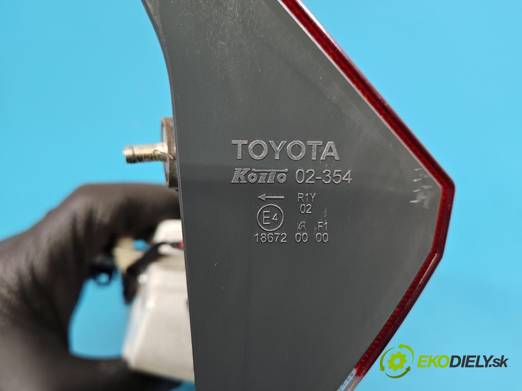 Toyota Auris II 2012-2018 1.6 16V 132  HP manual 97 kW 1598 cm3 5- svetlo / reflektor zadné ľavé 02-354 (Kľučka dverí ostatné)