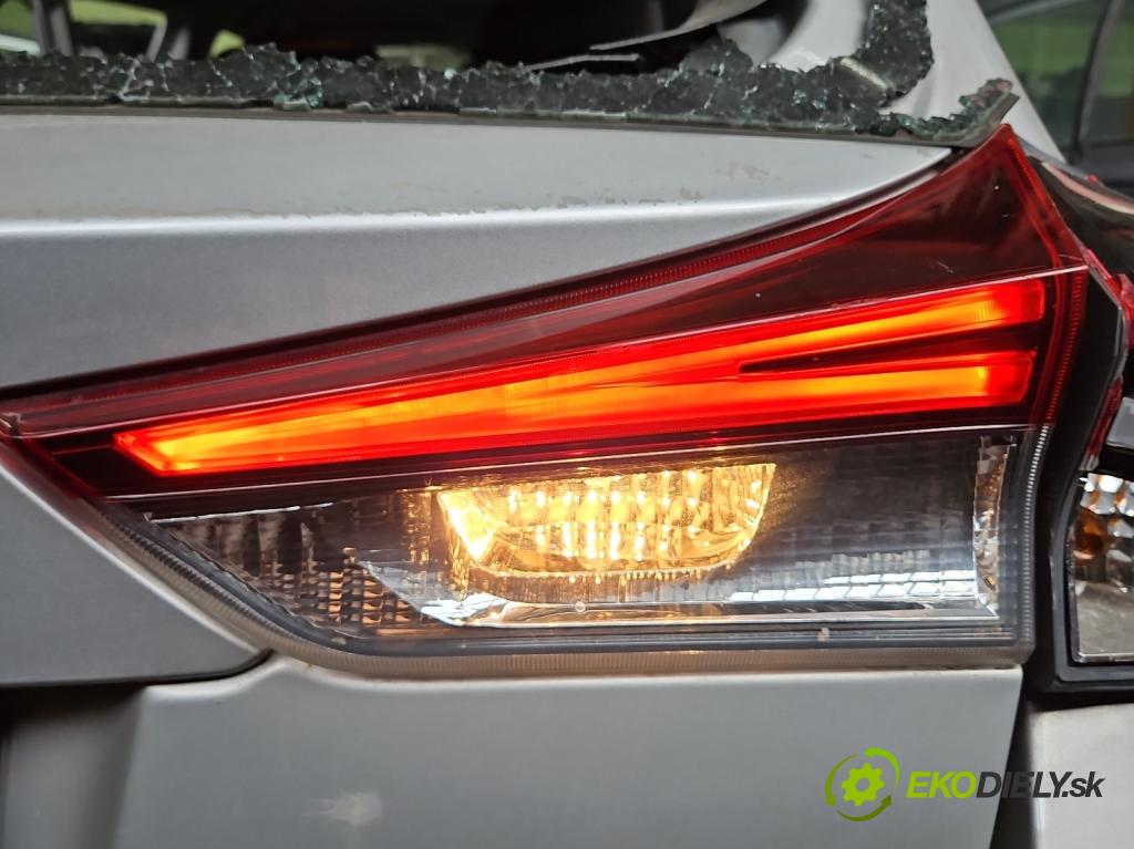 Toyota Auris II 2012-2018 1.6 16V 132  HP manual 97 kW 1598 cm3 5- svetlo / reflektor zadné pravé  (Kľučka dverí ostatné)