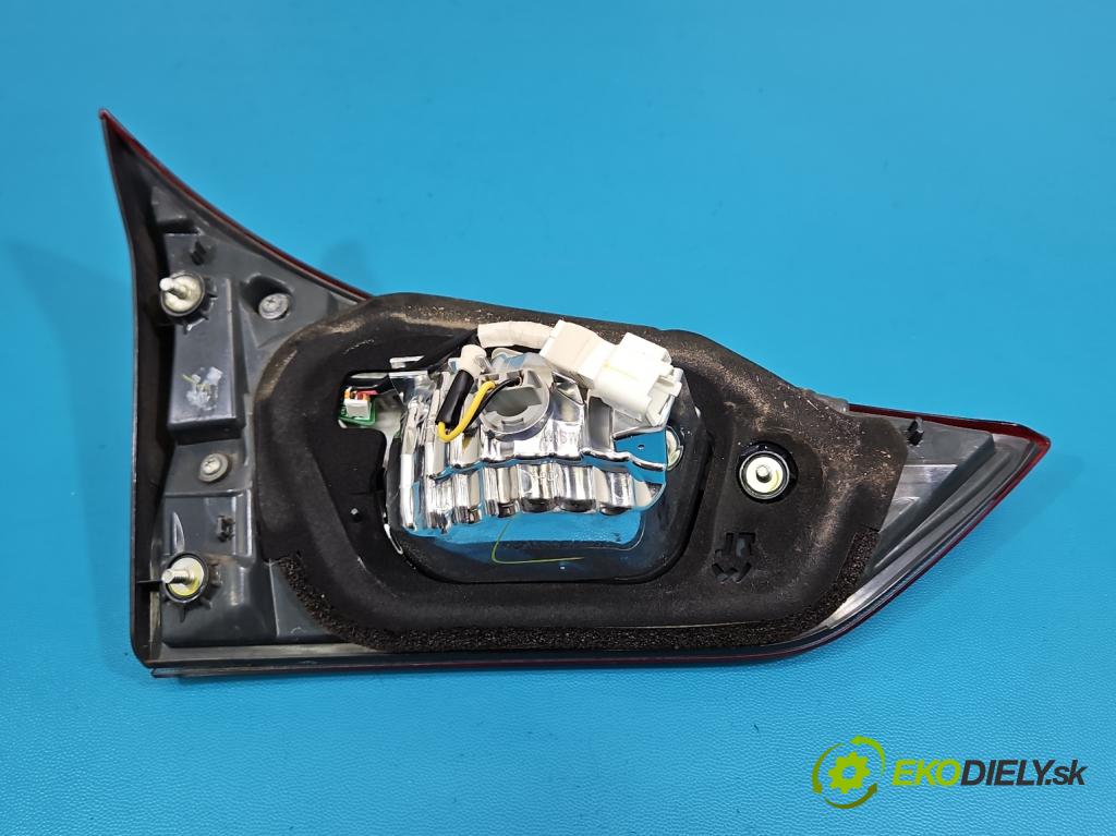 Toyota Auris II 2012-2018 1.6 16V 132 hp manual 97 kW 1598 cm3 5- světlo zadní pravé  (Klika dveří ostatní)