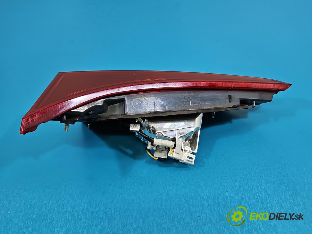 Toyota Auris II 2012-2018 1.6 16V 132 hp manual 97 kW 1598 cm3 5- světlo zadní pravé  (Klika dveří ostatní)