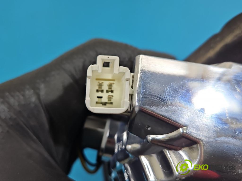 Toyota Auris II 2012-2018 1.6 16V 132 hp manual 97 kW 1598 cm3 5- světlo zadní pravé  (Klika dveří ostatní)