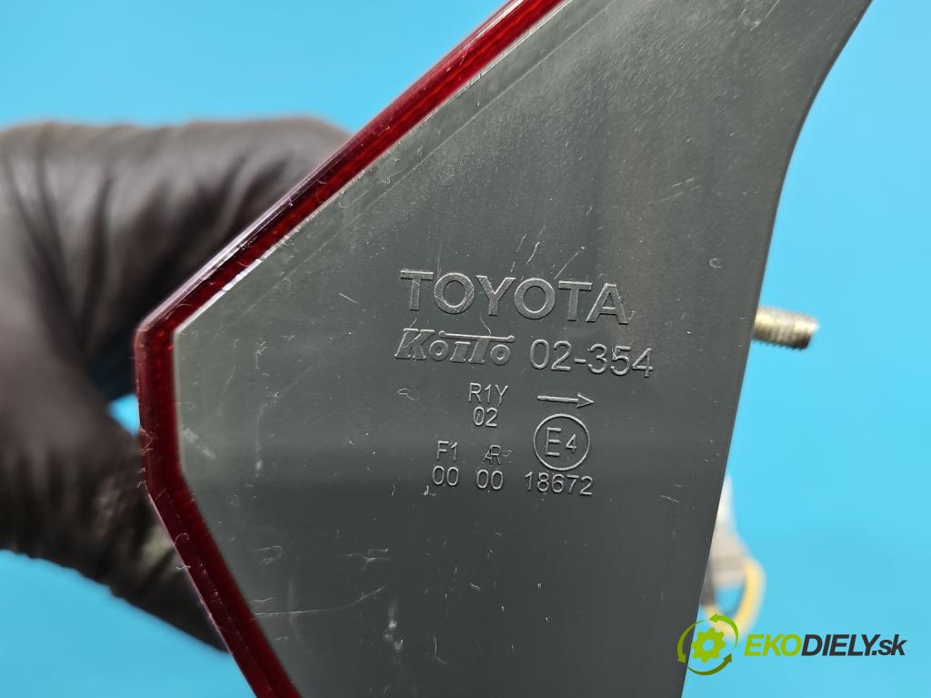 Toyota Auris II 2012-2018 1.6 16V 132 hp manual 97 kW 1598 cm3 5- světlo zadní pravé  (Klika dveří ostatní)