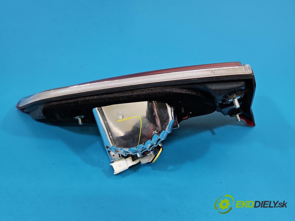 Toyota Auris II 2012-2018 1.6 16V 132 hp manual 97 kW 1598 cm3 5- světlo zadní pravé  (Klika dveří ostatní)