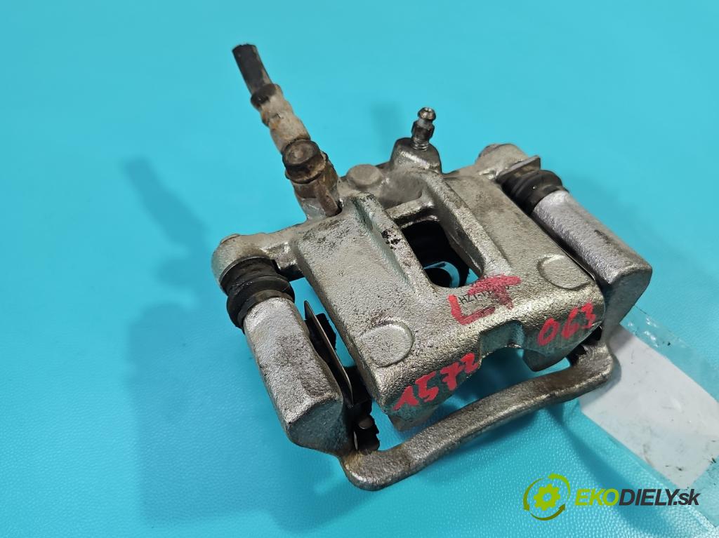 Toyota Corolla E12 2001-2009 2.0 D4D 90 HP manual 66 kW 1995 cm3 5- brzdič zadné ľavý  (Kľučka dverí ostatné)