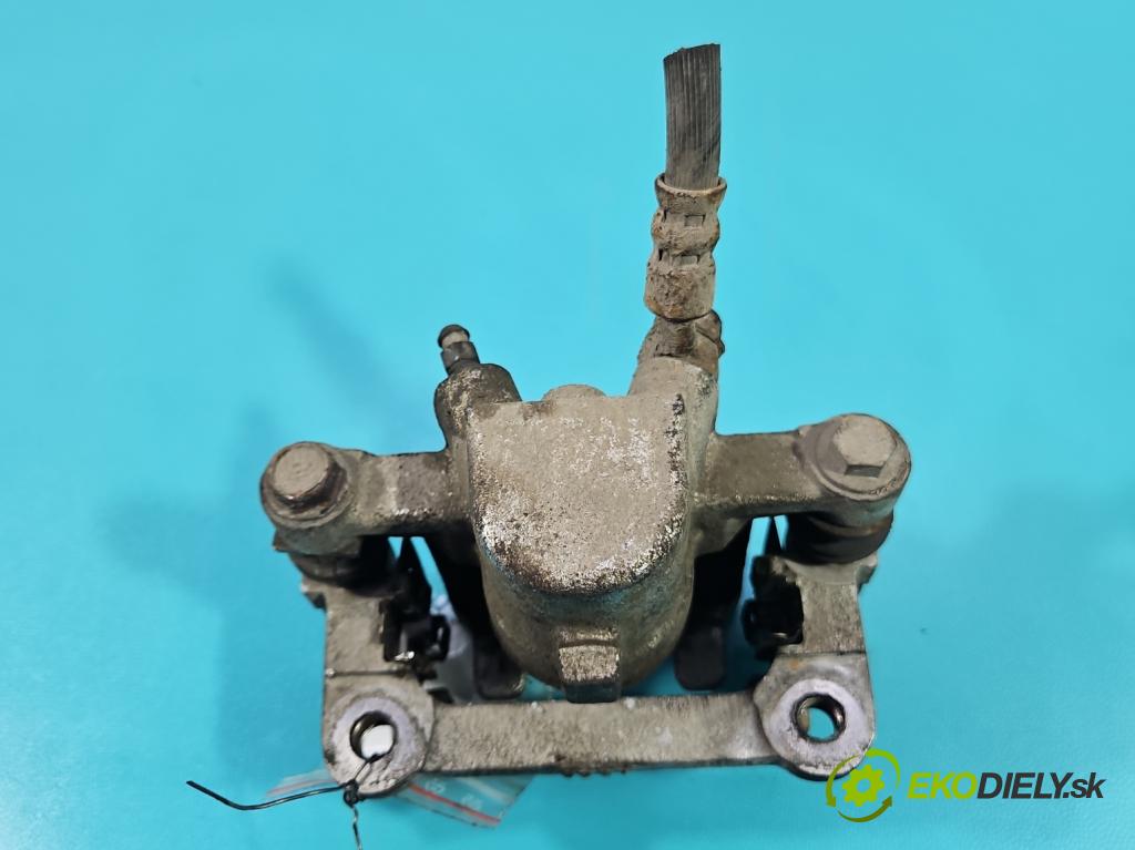 Toyota Corolla E12 2001-2009 2.0 D4D 90 HP manual 66 kW 1995 cm3 5- brzdič zadné ľavý  (Kľučka dverí ostatné)